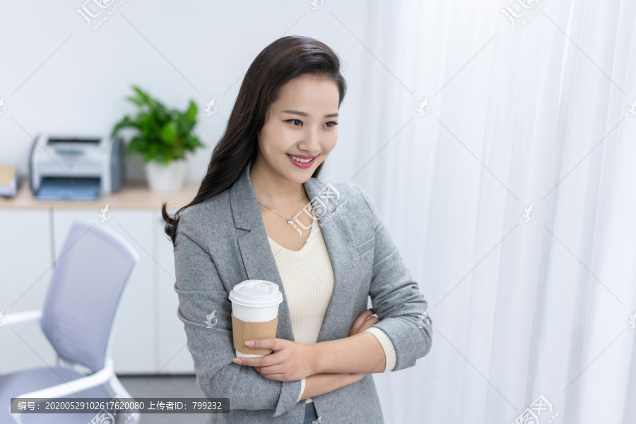 商务女士喝咖啡