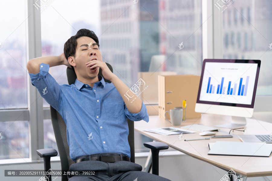 疲倦的商务男士