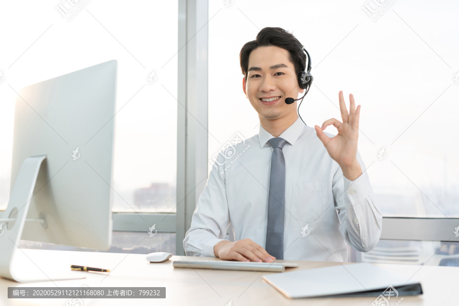 年轻的客服代表