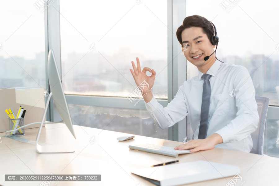 年轻的客服代表