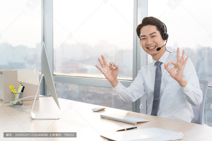 年轻的客服代表