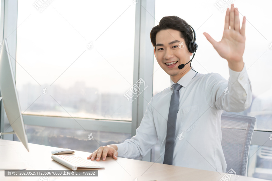 年轻的客服代表