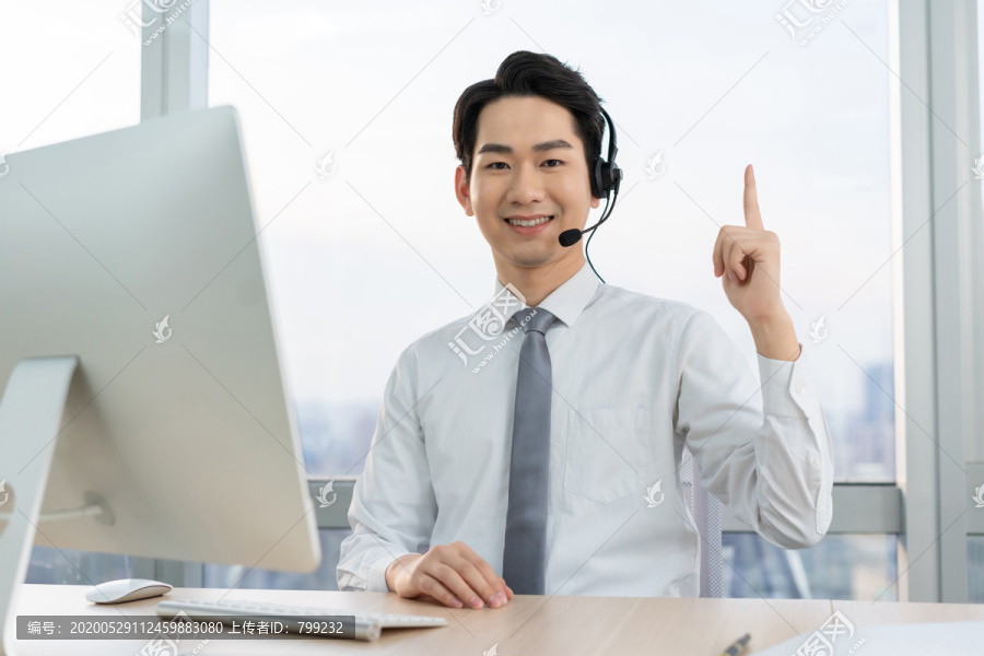 年轻的客服代表