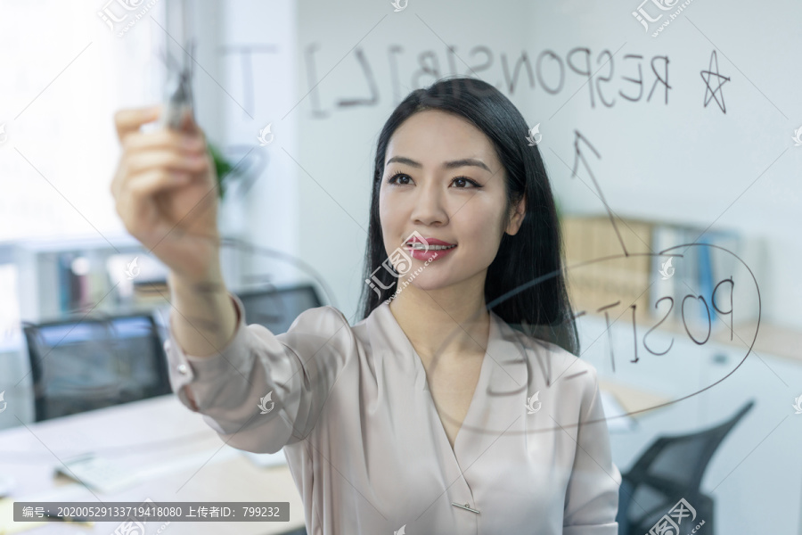 年轻商务女士