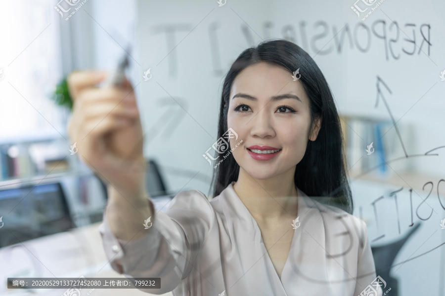 年轻商务女士