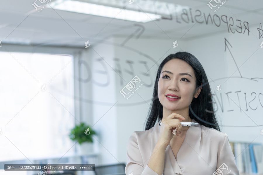 年轻商务女士