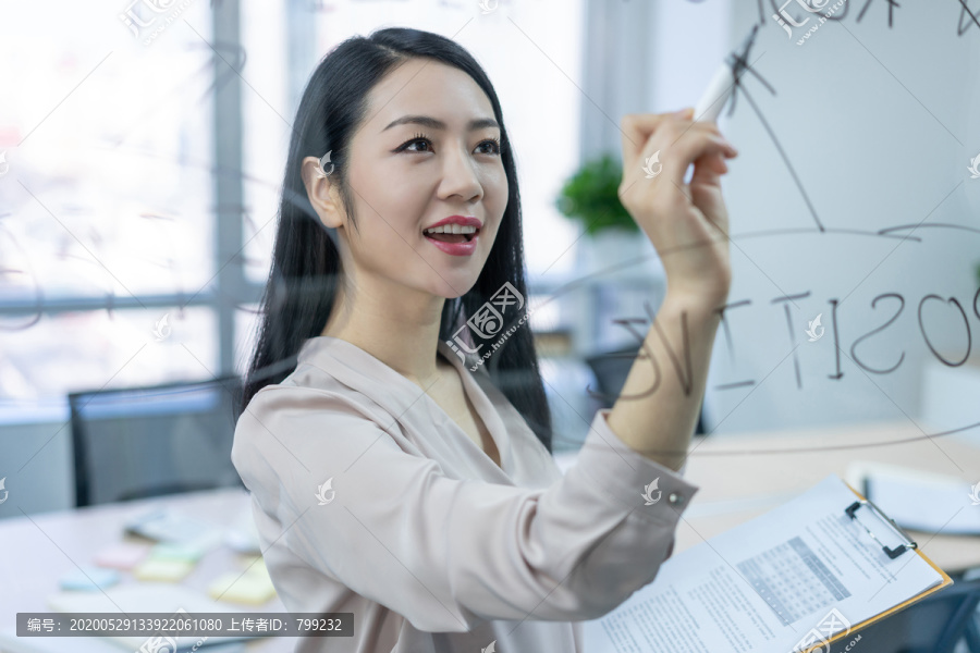 年轻商务女士