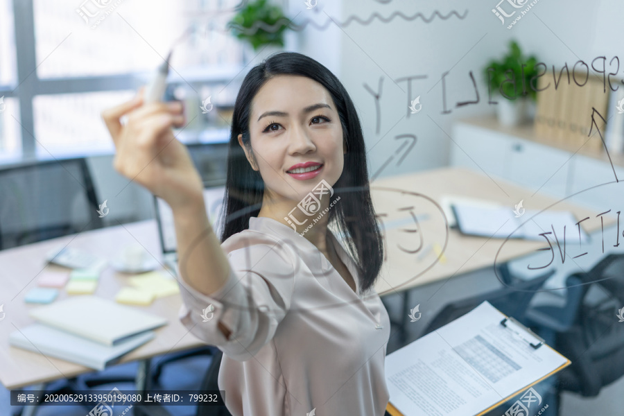 年轻商务女士