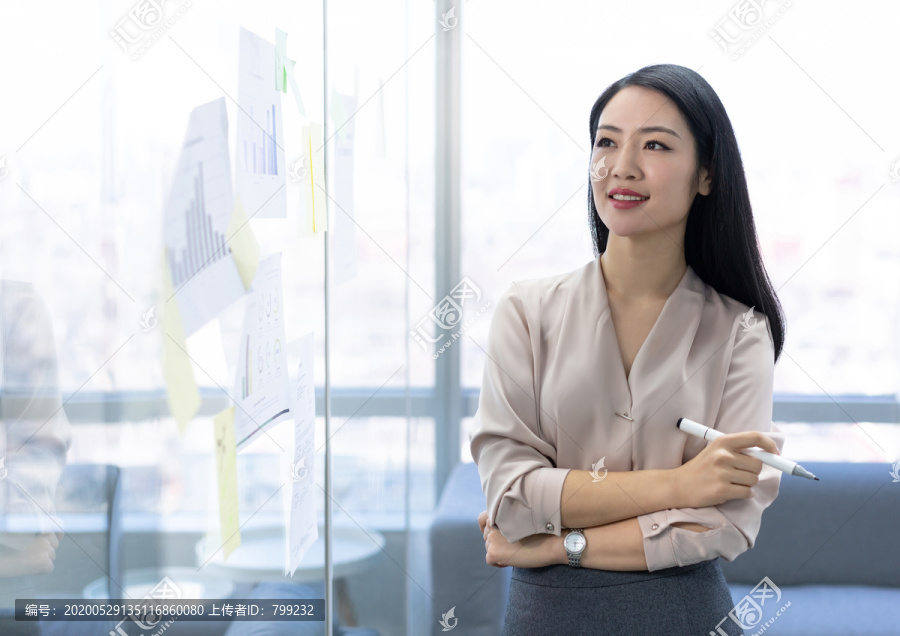 年轻商务女士