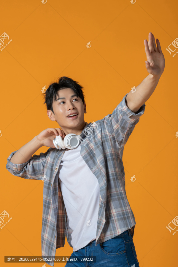 时尚青年男子
