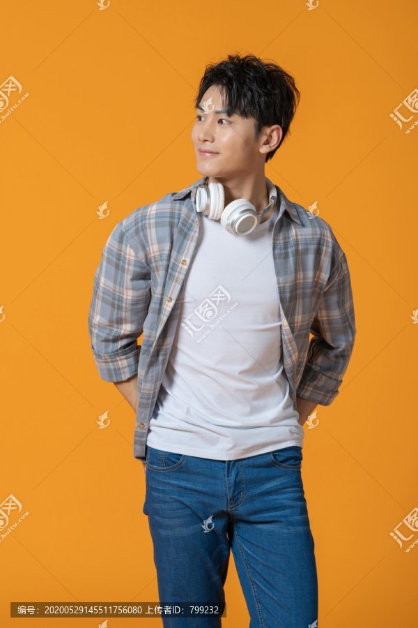 时尚青年男子