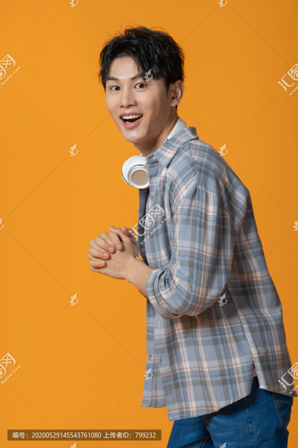 时尚青年男子