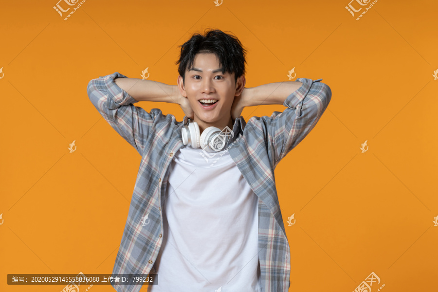 时尚青年男子
