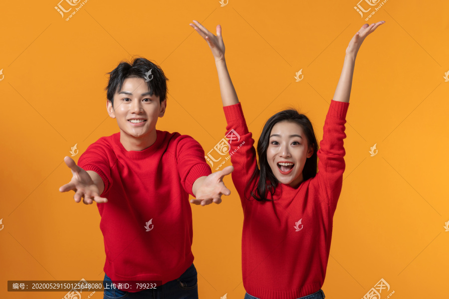 快乐的年轻情侣