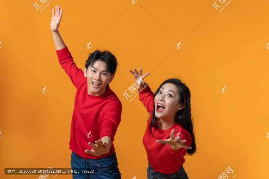 快乐的年轻情侣