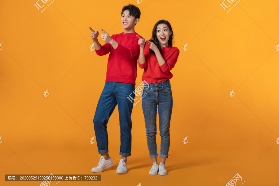 快乐的年轻情侣