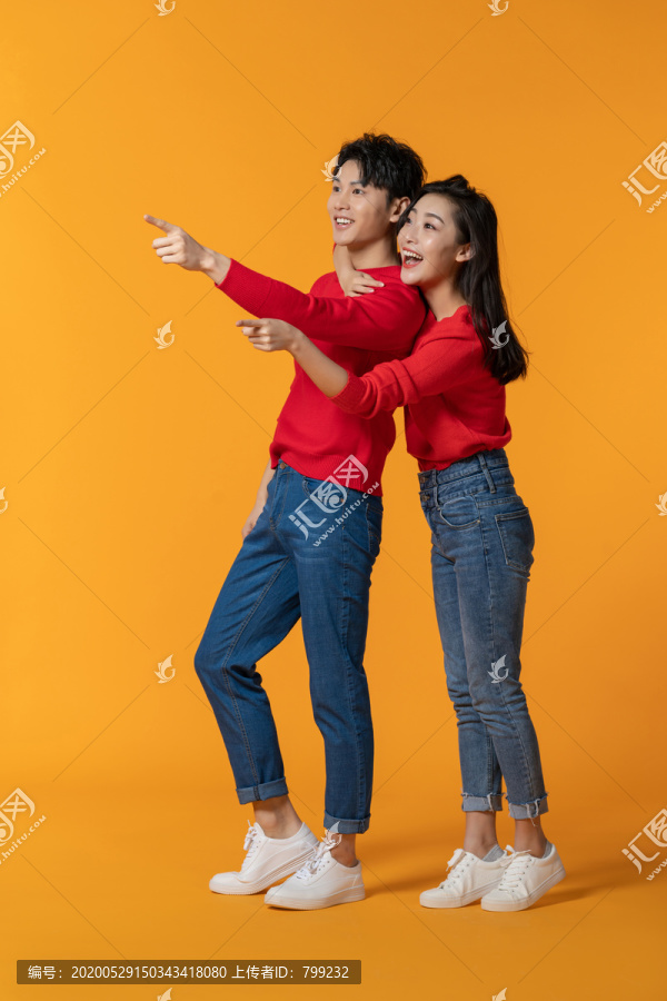快乐的年轻情侣