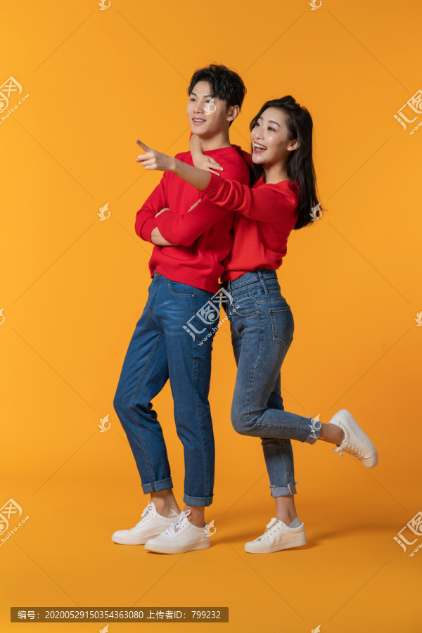 快乐的年轻情侣