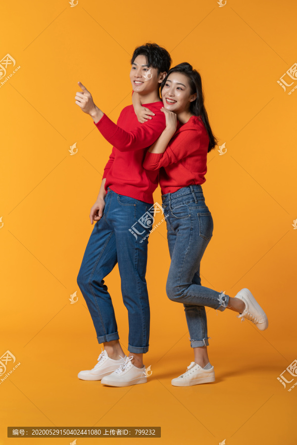 快乐的年轻情侣
