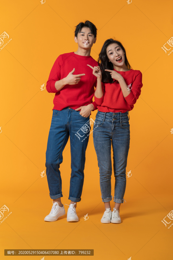 快乐的年轻情侣