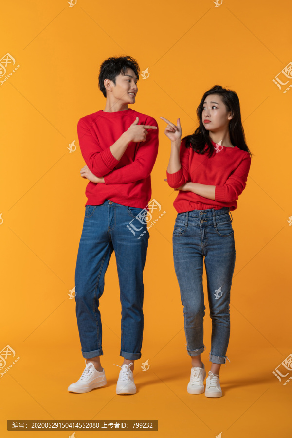 快乐的年轻情侣