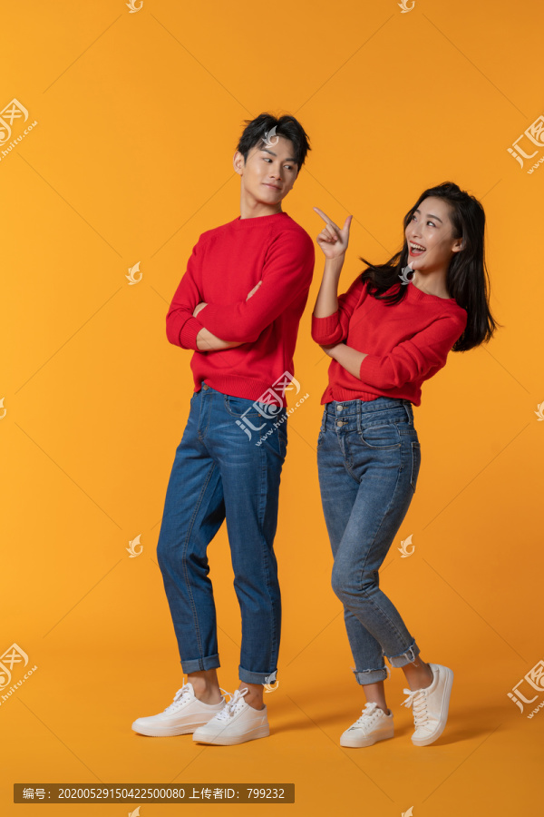 快乐的年轻情侣