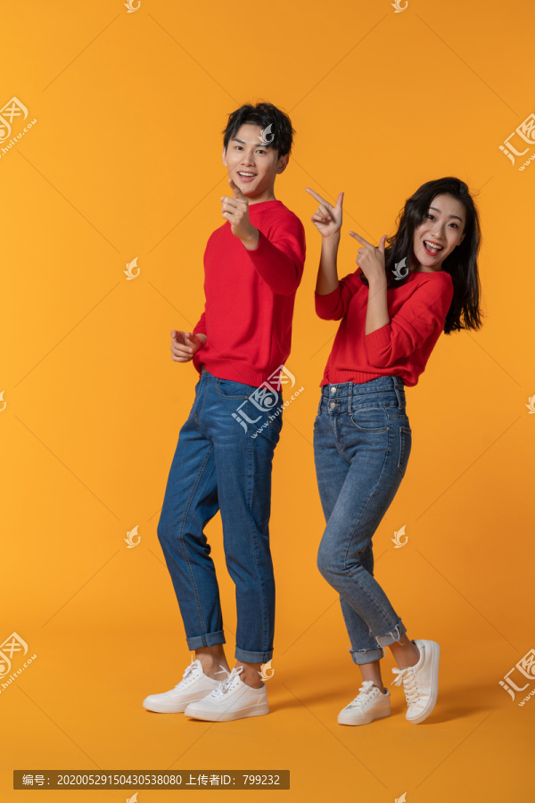 快乐的年轻情侣