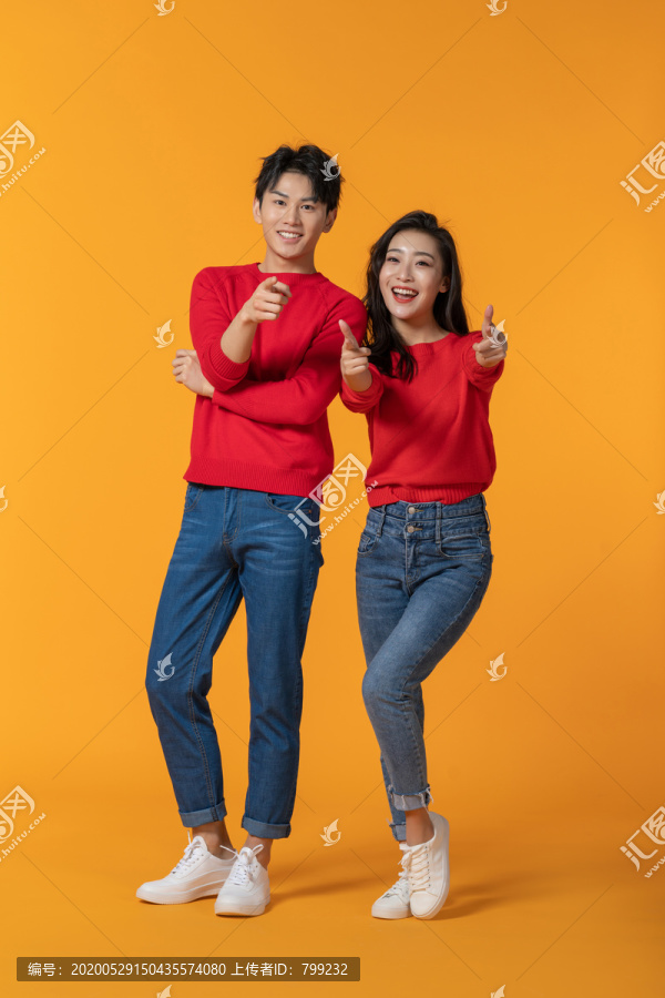 快乐的年轻情侣
