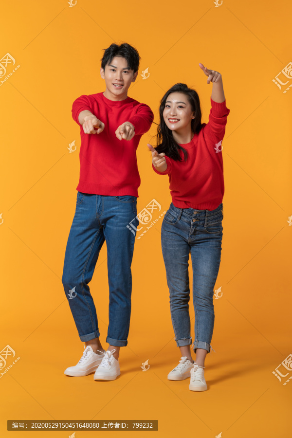 快乐的年轻情侣