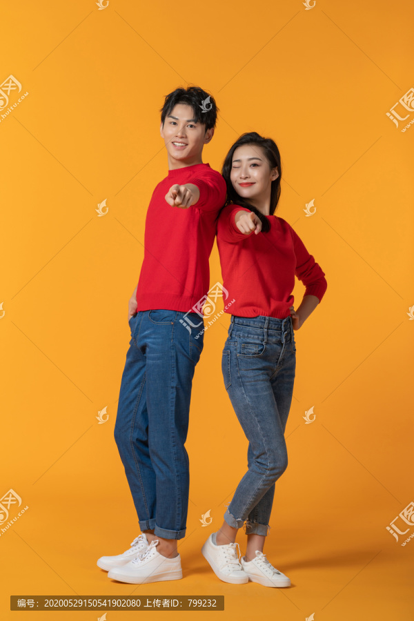 快乐的年轻情侣
