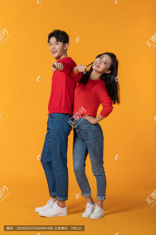 快乐的年轻情侣