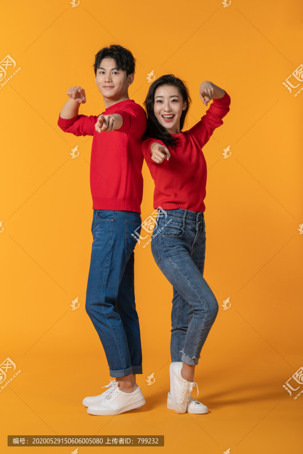 快乐的年轻情侣