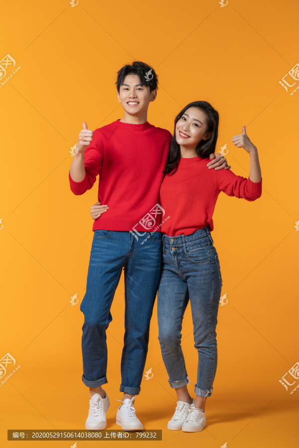 快乐的年轻情侣