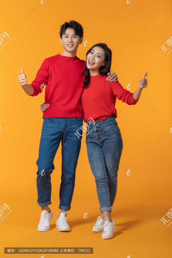 快乐的年轻情侣