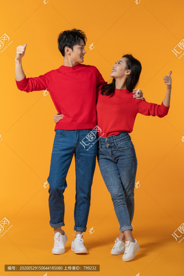 快乐的年轻情侣