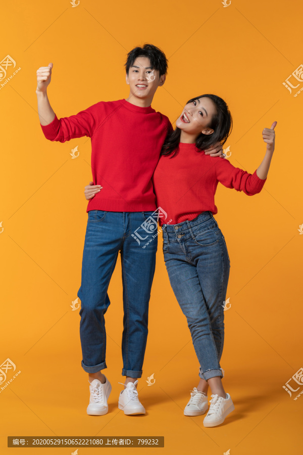 快乐的年轻情侣