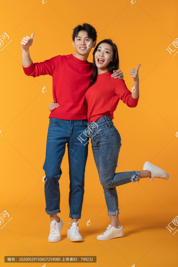 快乐的年轻情侣