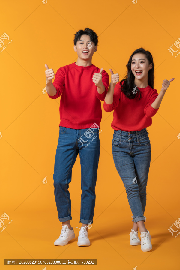 快乐的年轻情侣