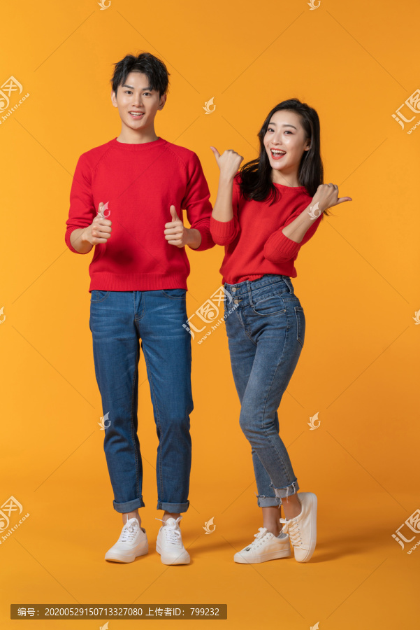 快乐的年轻情侣