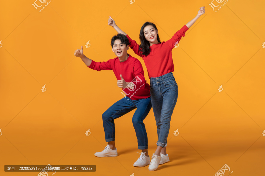 快乐的年轻情侣
