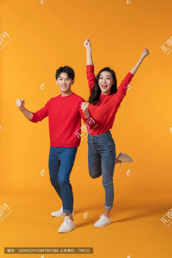 快乐的年轻情侣