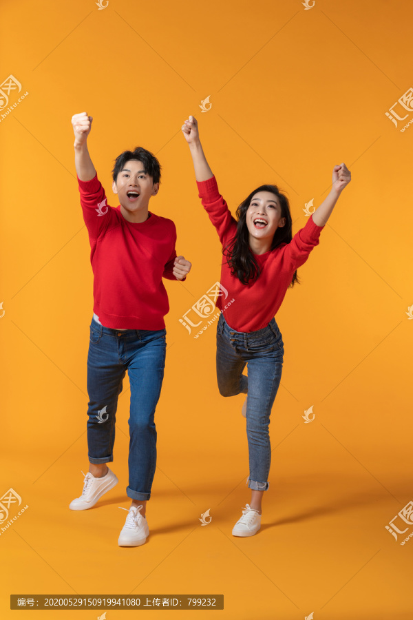 快乐的年轻情侣
