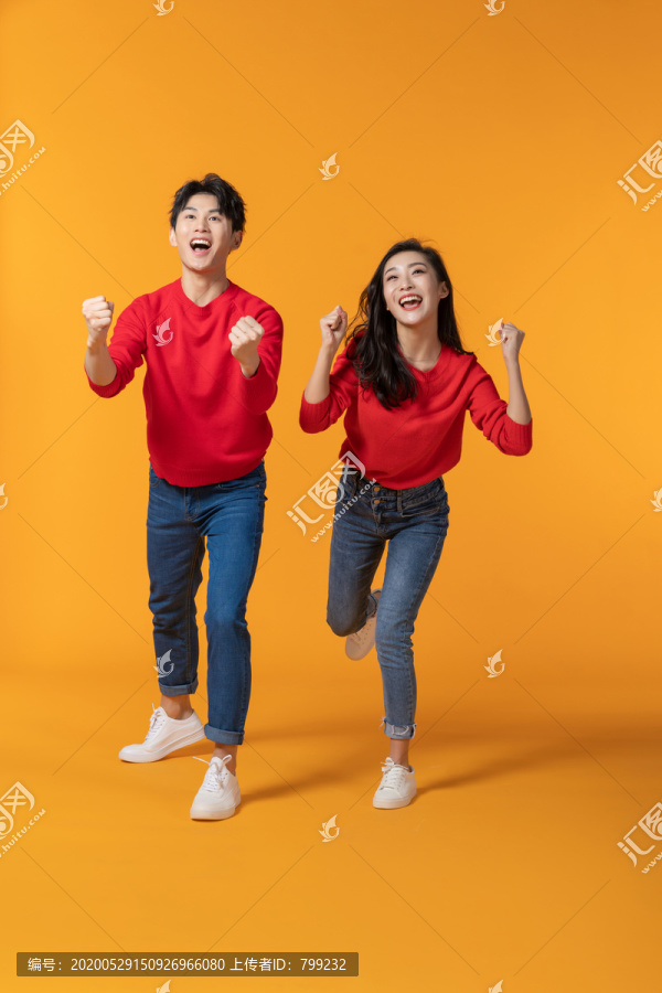 快乐的年轻情侣