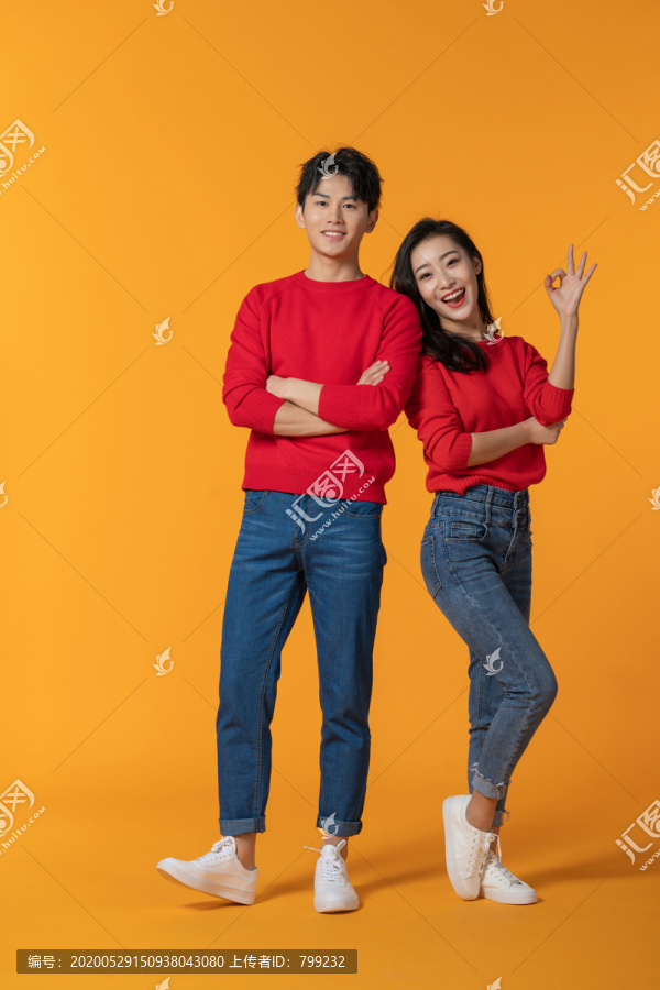 快乐的年轻情侣