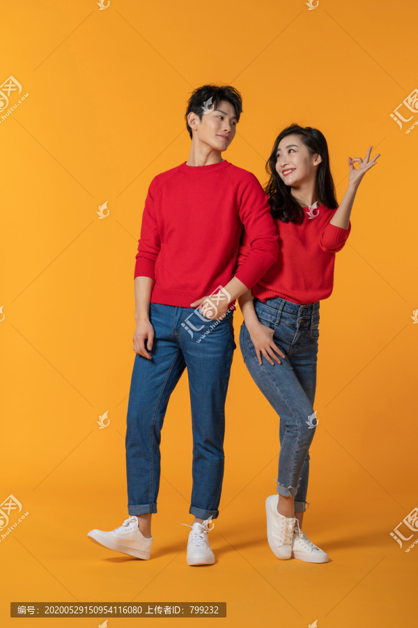 快乐的年轻情侣