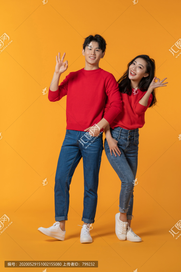 快乐的年轻情侣