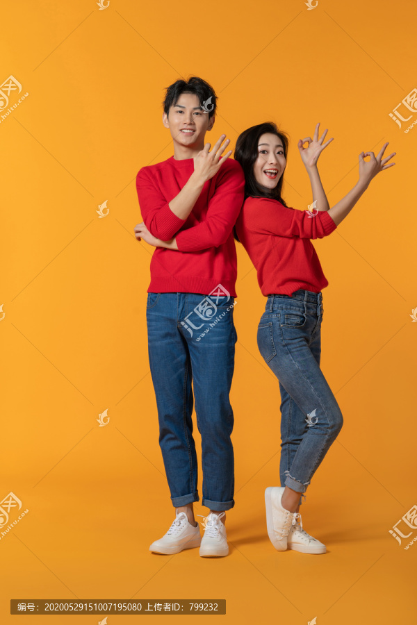 快乐的年轻情侣