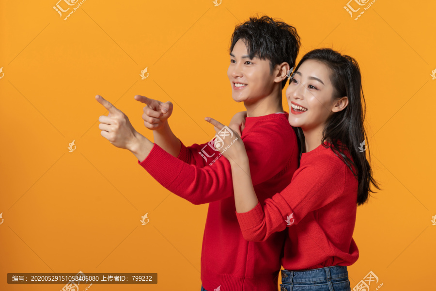 快乐的年轻情侣