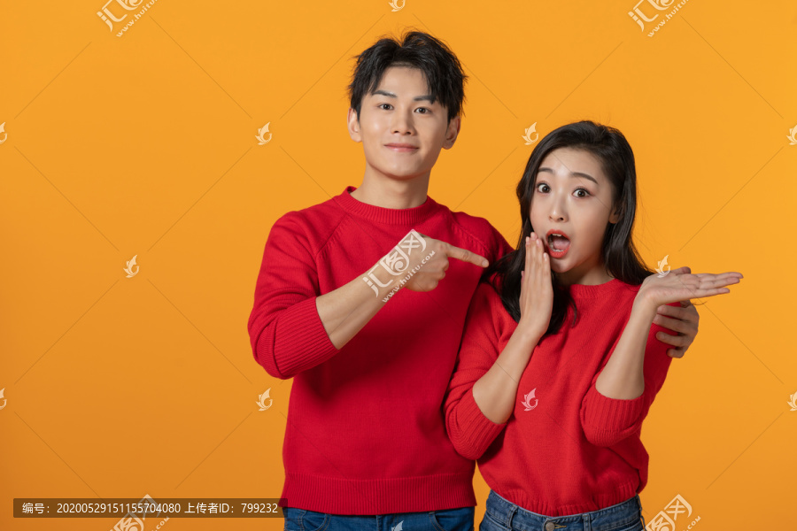 快乐的年轻情侣