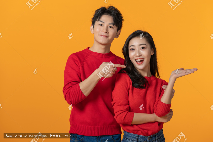 快乐的年轻情侣